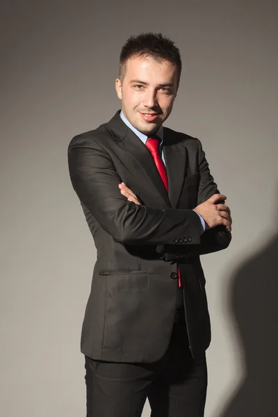 Smiling business man holding his hands crossed. — Stock Photo, Image