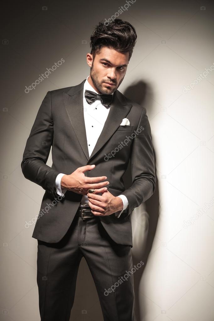 Elegant young business man looking at the camera 