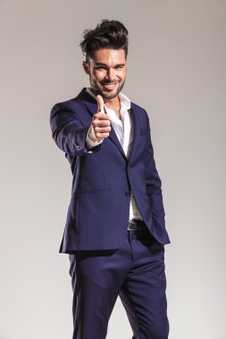 jest Yaşasın gösterilen iş adamı.