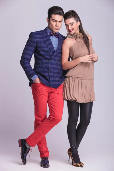 Full body picture of a young fashion couple posing — Stock Photo, Image