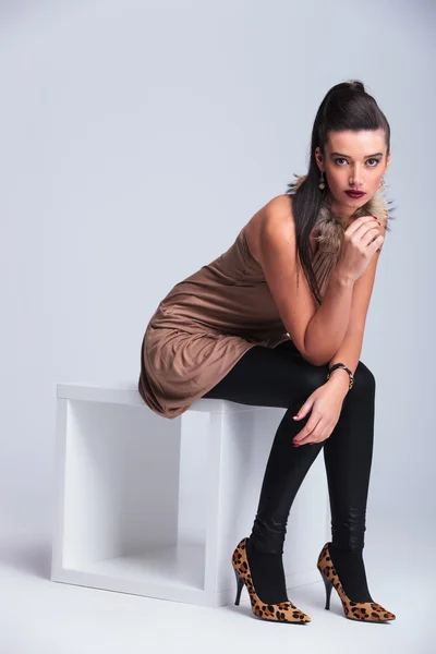 Beautiful young fashion woman sitting — Stock Photo, Image