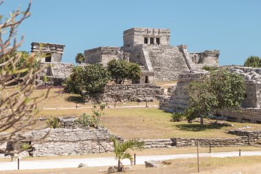 Güneşli bir tulum Harabeleri.