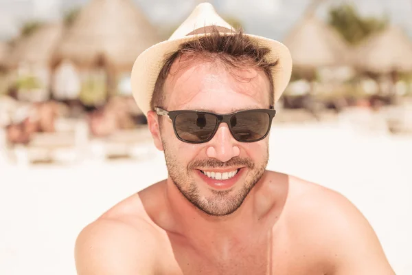 Happy young relaxed man smling — Stock Photo, Image