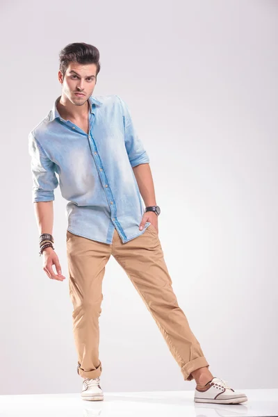 Full body picture of a casual young man posing — Stock Photo, Image