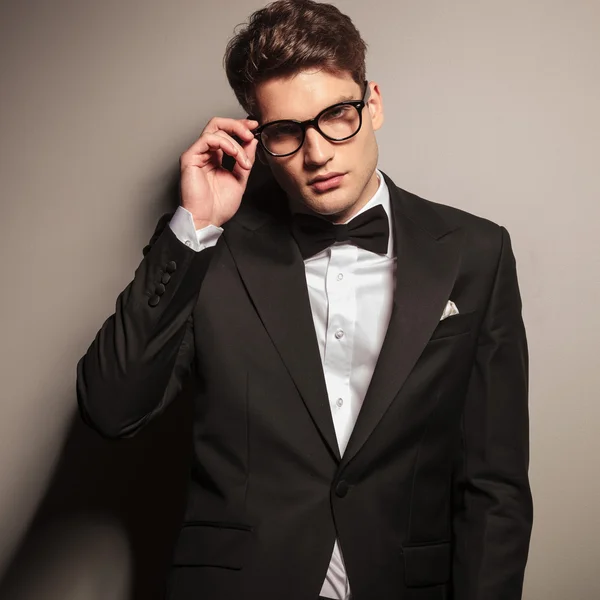 Attractive young business man fixing his glasses — Stock Photo, Image