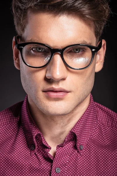 Casual handsome man wearing glasses. — Stock Photo, Image