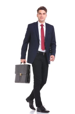 Bir genç iş adamı ile kısa bir vaka holding yan görünüm