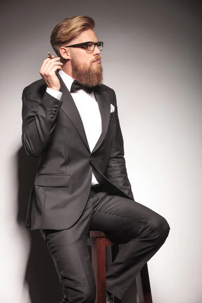 Young business man smoking a cigarette — Stok fotoğraf