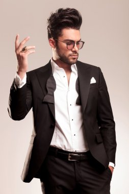  onun altın yüzük gösterilen süre seyir iş adamı