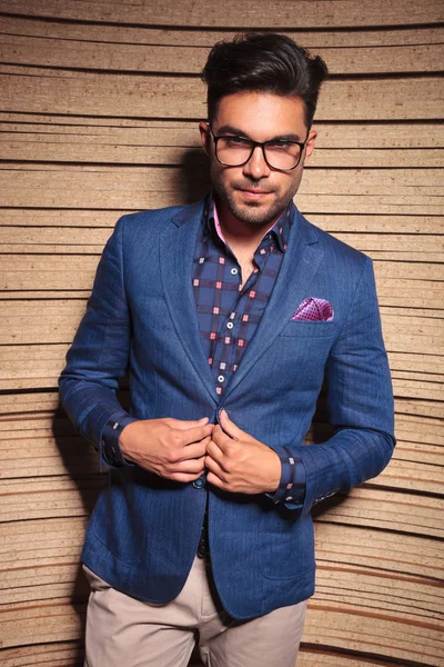 Handsome fashion man closing his jacket — Stock Photo, Image