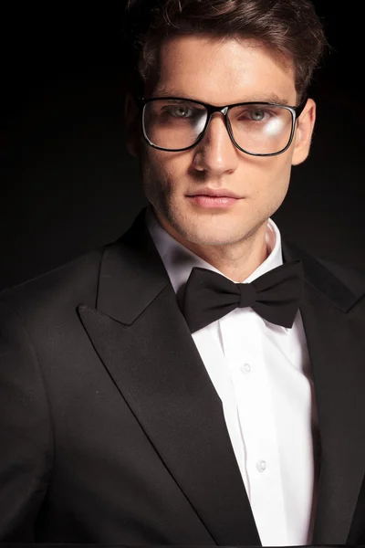 Handsome elegant man wearing glasses. — Stockfoto