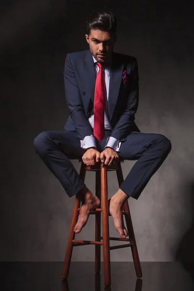 Full body of a business man sitting on a chair — Stock fotografie