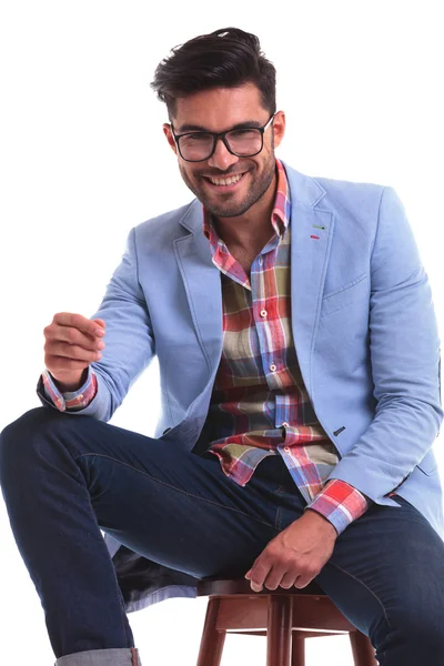 Fashion man smiling to the camera while sitting — Stock Photo, Image