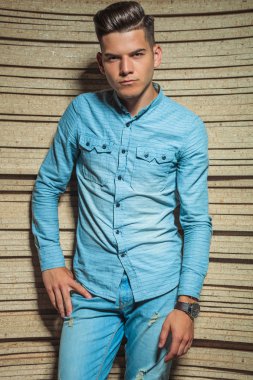 adamın beline dokunmadan süre poz Studio