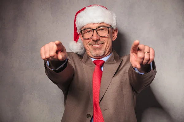 Weihnachtsmann Geschäftsmann zeigt mit dem Finger — Stockfoto