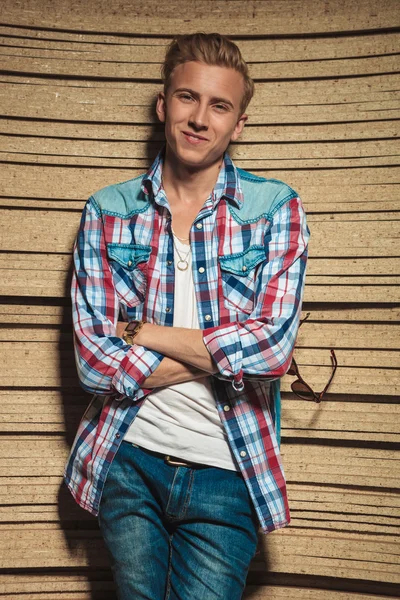 Young man posing smiling with hands crossed — Stock Photo, Image