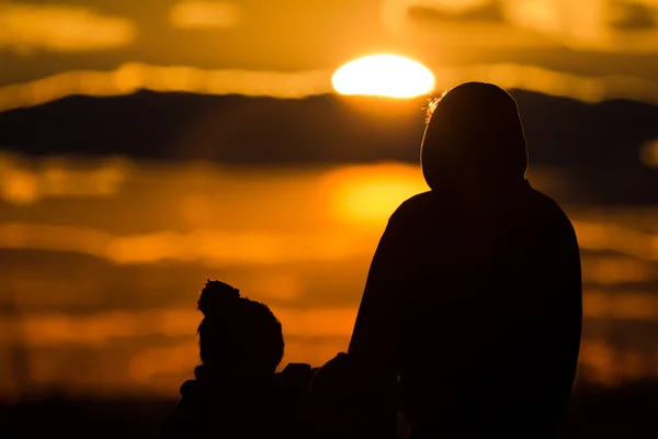 Silhouetten des Sonnenuntergangs — Stockfoto