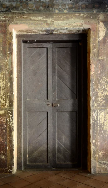 Oude grungy deur — Stockfoto