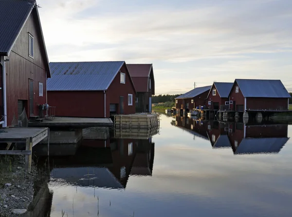 Fiskare stugor i solnedgången — Stockfoto