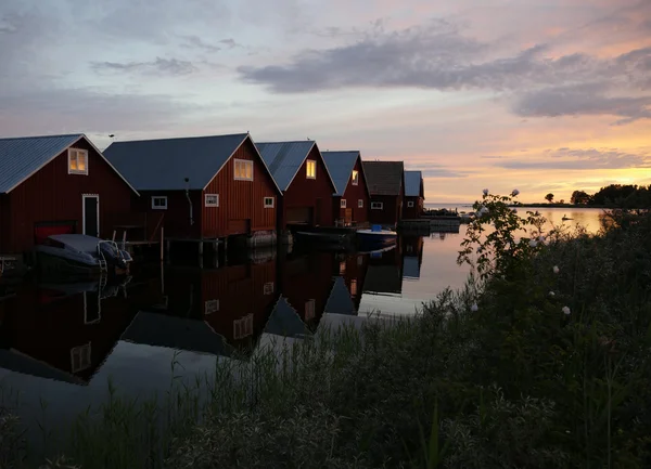 Cabanes de pêcheur au coucher du soleil — Photo