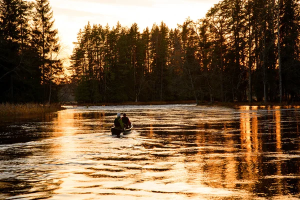 Озеро у заході сонця — стокове фото