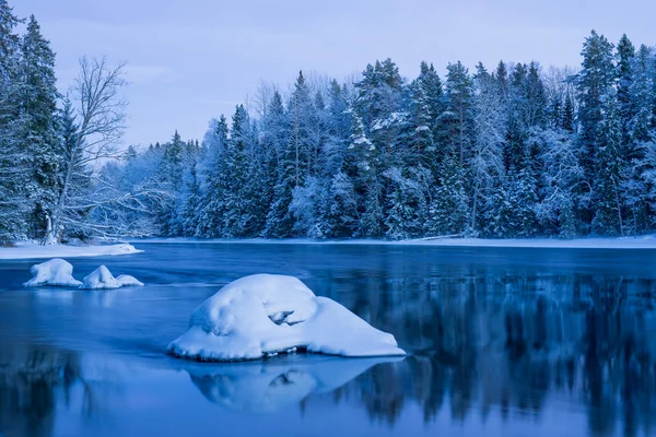 Río en invierno — Foto de Stock