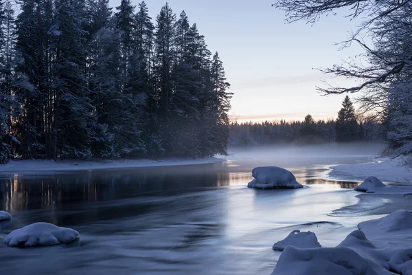 Rivier in de winter — Stockfoto