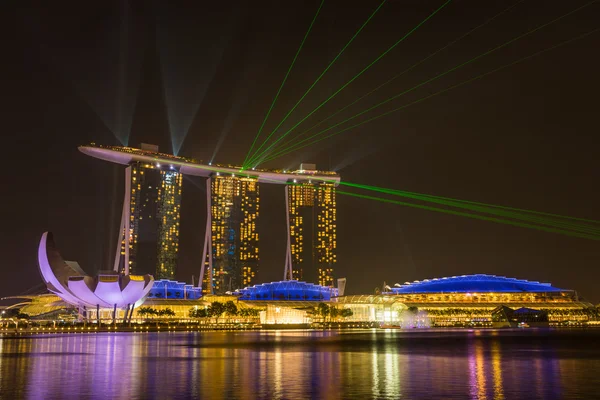 Το Marina Bay Sands νυχτερινές φως και νερό δείχνουν «αναρωτιέμαι F — Φωτογραφία Αρχείου