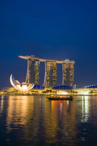 Marina Bay Sands at night — Stock Photo, Image