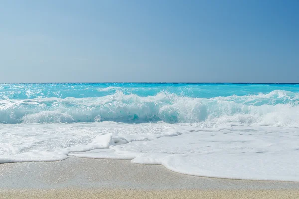 Kathisma praia, ilha de Lefkada, na Grécia jônica. — Fotografia de Stock