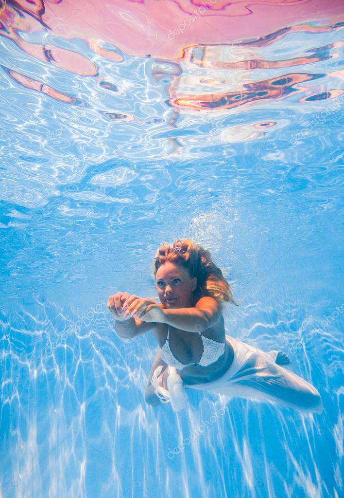 Woman underwater in the pool Stock Photo by ©netfalls 117368938
