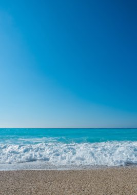 Yunanistan berrak suları ile muhteşem plaj