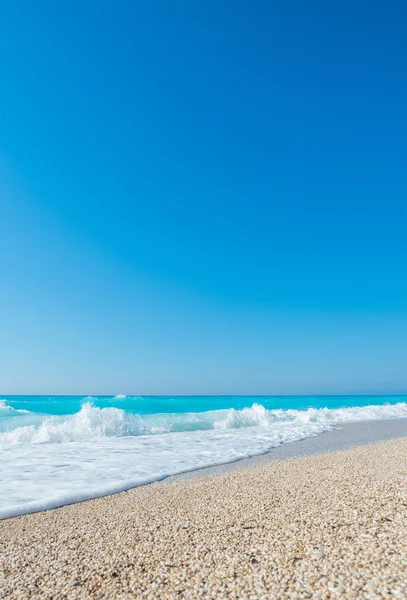Increíble playa con aguas cristalinas en Grecia —  Fotos de Stock