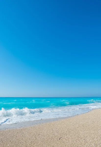Praia incrível com águas claras na Grécia — Fotografia de Stock
