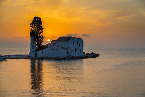 Scène van vlacherna klooster, kanoni, corfu — Stockfoto