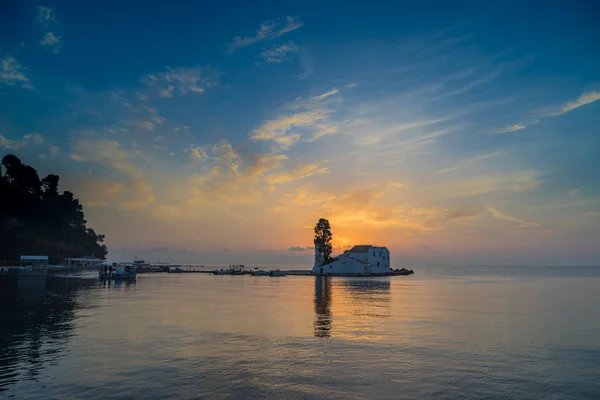 Scène van vlacherna klooster, kanoni, corfu — Stockfoto