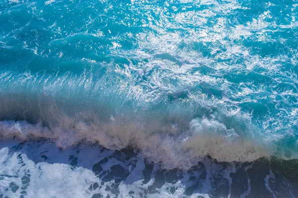 海の波のクラッシュ — ストック写真