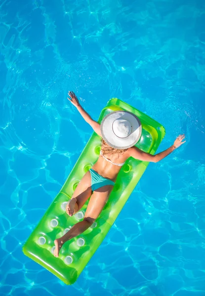 Relaks w basenie — Zdjęcie stockowe