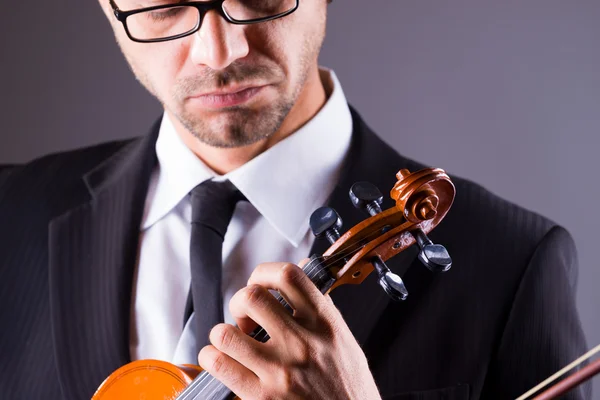 Violoniste jouant du violon — Photo