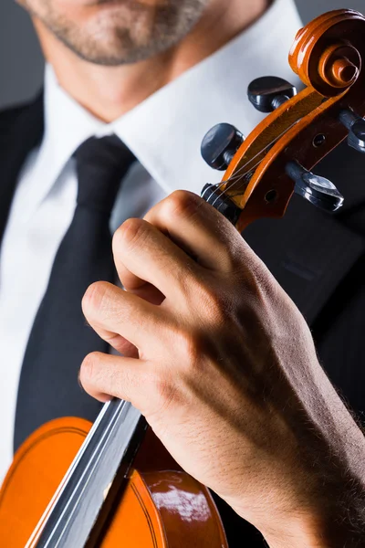 Violinista che suona il violino — Foto Stock