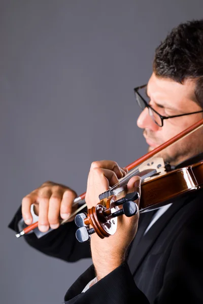 Violinista che suona il violino — Foto Stock