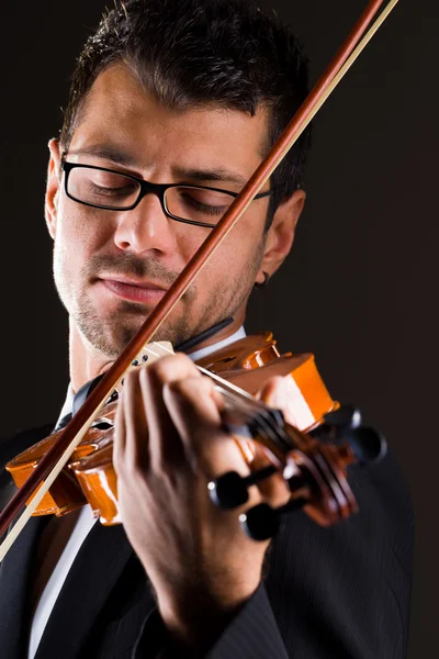 Violinista che suona il violino — Foto Stock