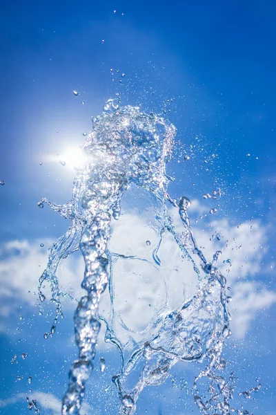 Stream of water divided into droplets — Stock Photo, Image
