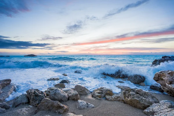 Kathisma beach, Lefkada, Grecja o zachodzie słońca. — Zdjęcie stockowe