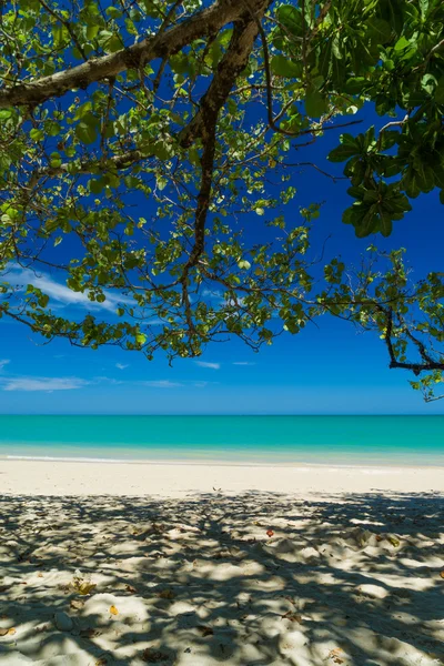 Tropical beach i Khao Lak — Stockfoto