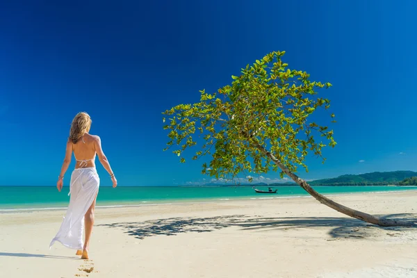 Khao Lak beyaz kum plaj — Stok fotoğraf