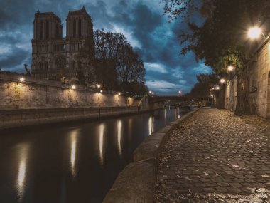 Yangından önce Notre dame de Paris