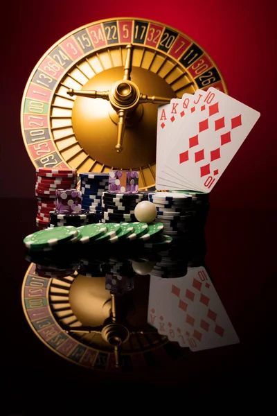 Casino Set Met Roulette Kaarten Dobbelstenen Chips Blackjack Mat — Stockfoto