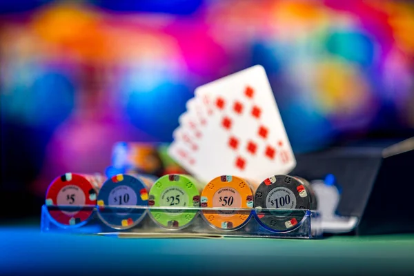 Kumarhanede Yüksek Bahisli Poker Oyunu — Stok fotoğraf