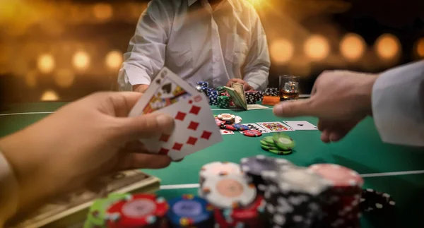 Kumarhanede Yüksek Bahisli Poker Oyunu — Stok fotoğraf